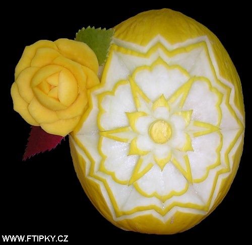 Žlutý meloun s růží z manga