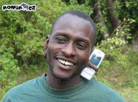 Náušnice nebo handsfree