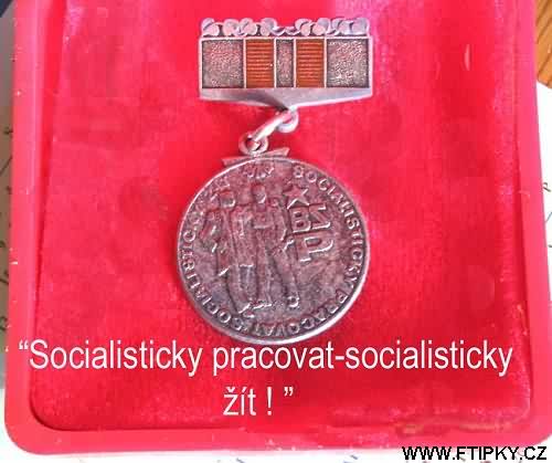 Socialisticky pracovat a socialisticky žít